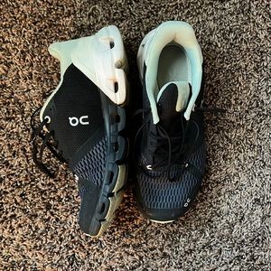 On Cloudflyer shoes sz 8 W